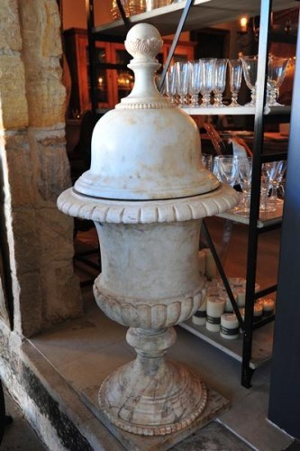 ITALIAN MARBLE LIDDED URN ON PEDESTAL