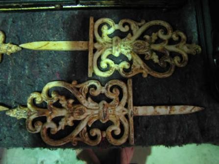 DECORATIVE METAL STAKES