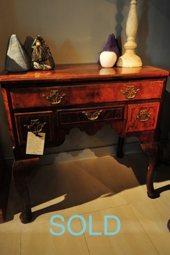 QUEEN ANNE WALNUT SIDE TABLE