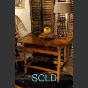 ITALIAN WALNUT SIDE TABLE WITH SCALLOPING